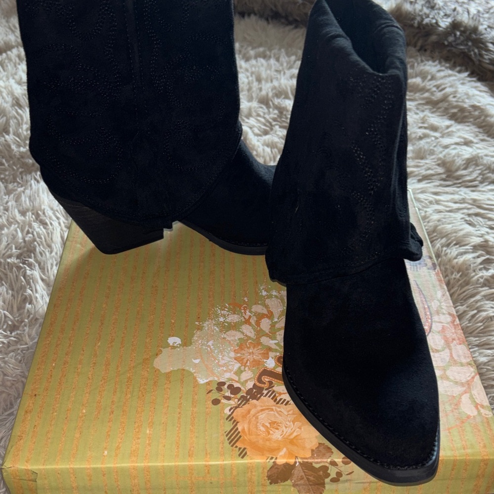 Very G Black Suede Pointed Western Ankle Boots